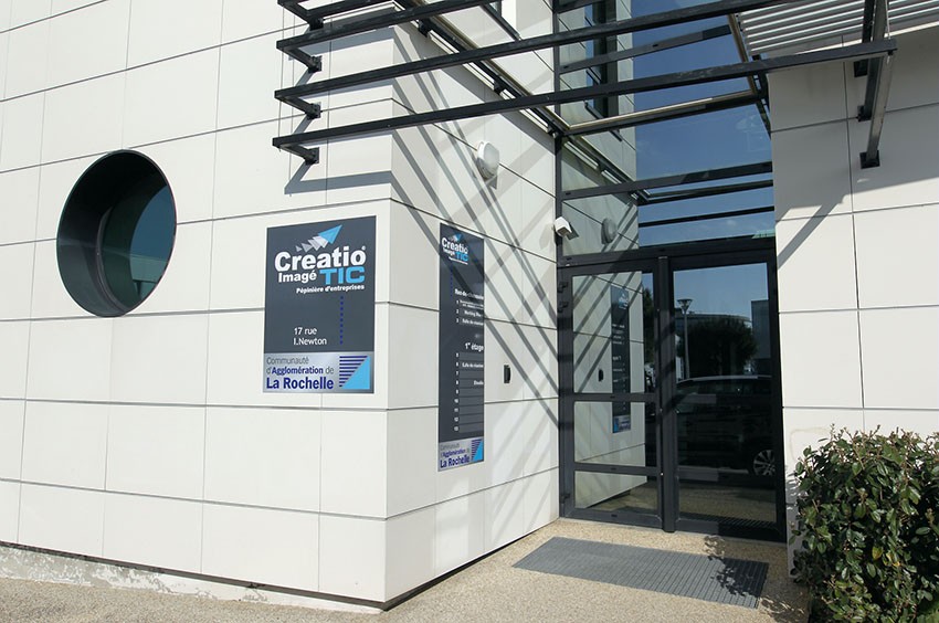 Entrée du bâtiment de la pépinière Créatio ImagéTic