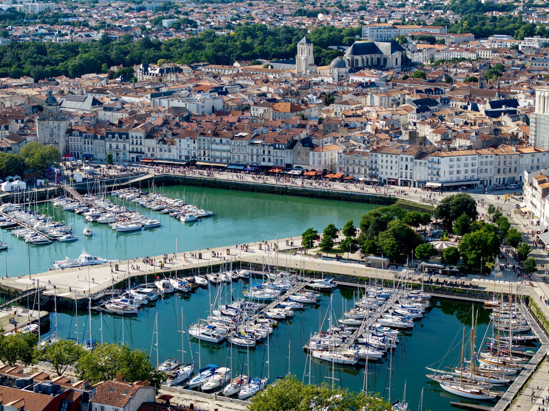 Vue en drone du bassin à Flot, square Valin et Vieux-Port