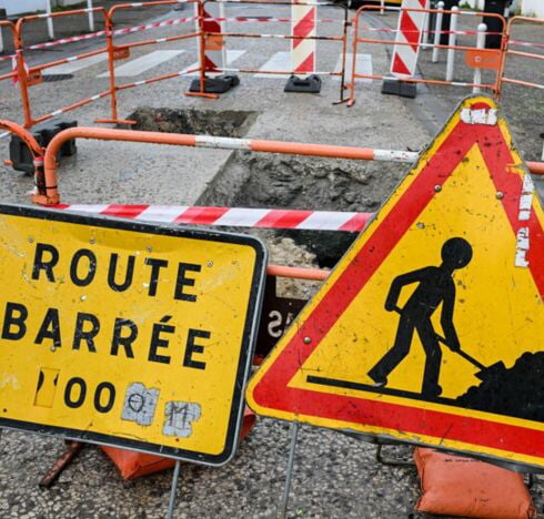 illustration de panneaux de travaux