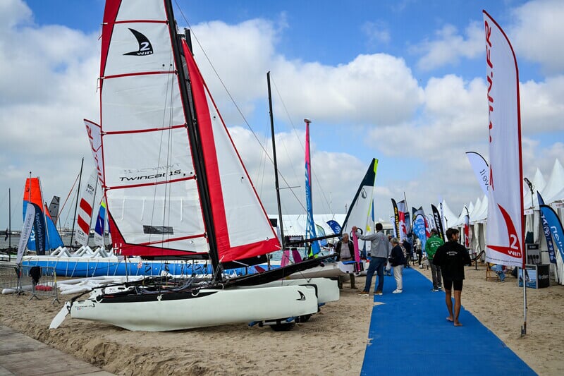 Des bateaux sur le sable lors du Grand Pavois