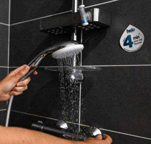 illustration eau sous la douche