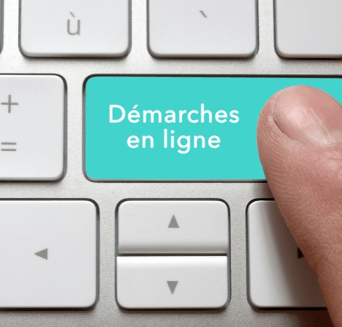 Clavier d'un ordinateur avec écrit sur une touche 