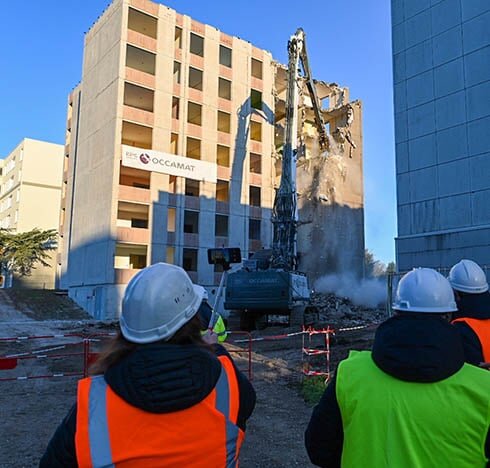 PRU de Villeneuve-les-Salines : déconstruction du 1er bâtiment