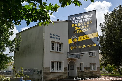Les communes de l'Agglo se parent de Jaune et Noir !