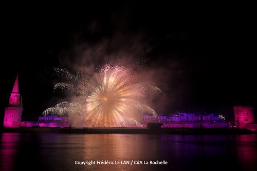 Voiles de nuit 2015 : spectacle pyrodigital